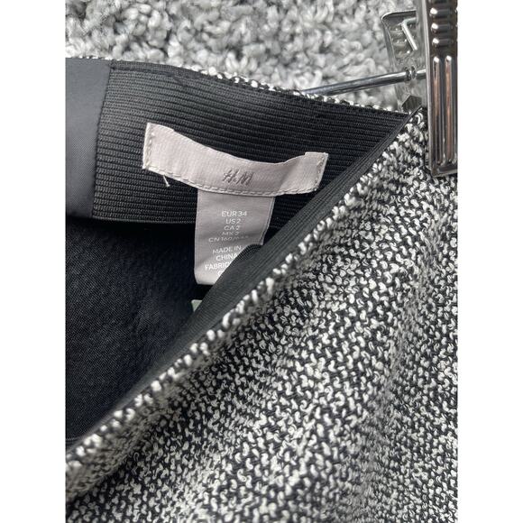Women H&M Mini Skirt Size 2 Black & White Zipper Elastic Waist - Picture 3 of 10
